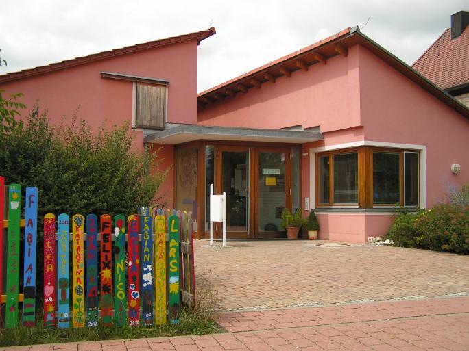 Eingang des Kindergartens in Hetzles