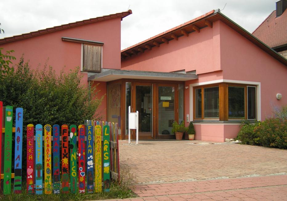 Eingang des Kindergartens in Hetzles